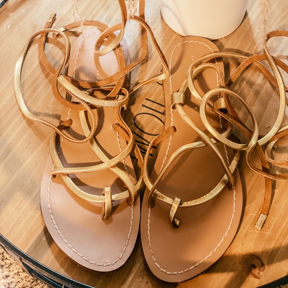 Flat sandals
